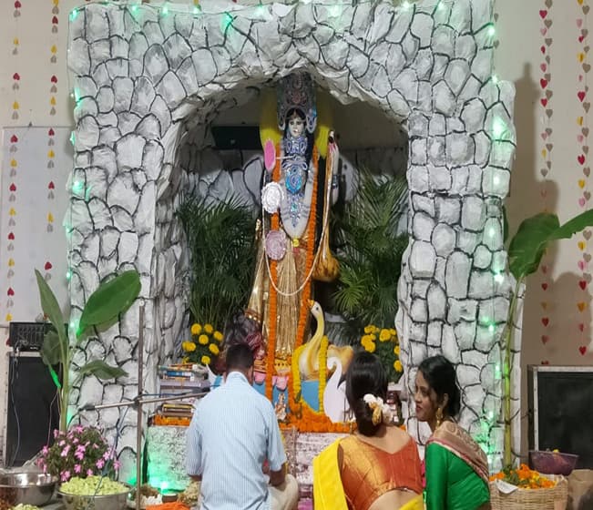 SARASWATI-PUJA-img1
